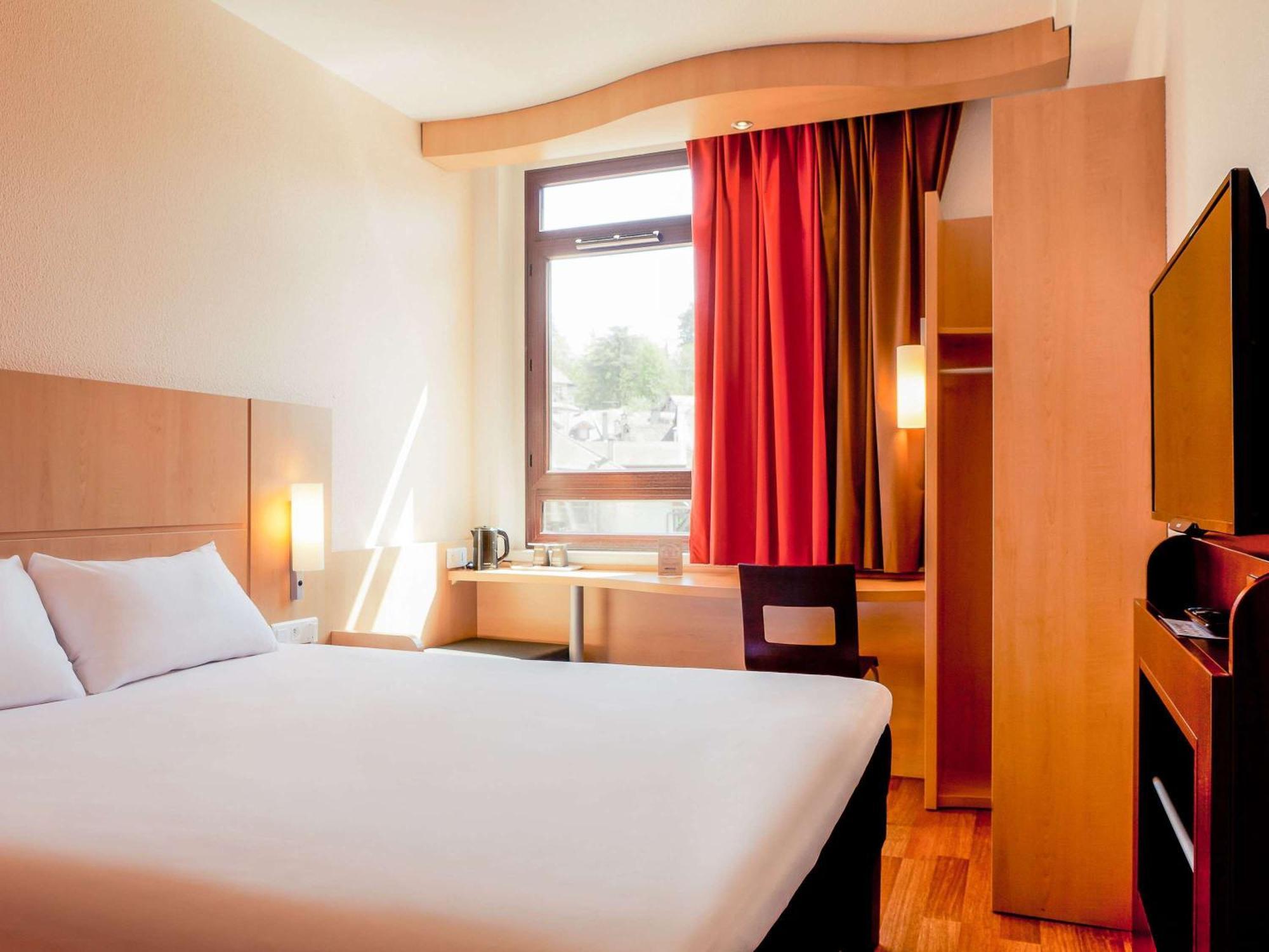 Ibis Annecy Centre Vieille Ville Exterior photo