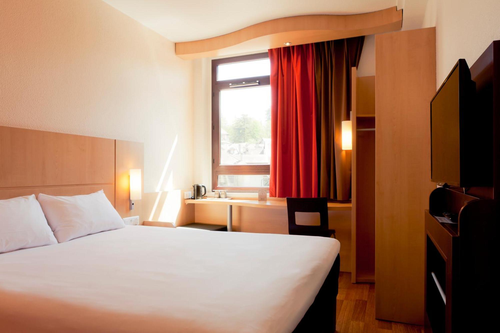 Ibis Annecy Centre Vieille Ville Exterior photo